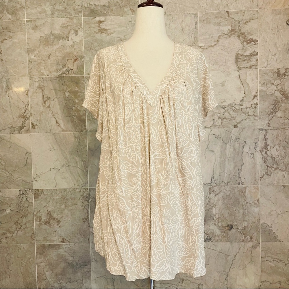 TORRID Crinkle Gauze Flutter Sleeve Top - Picture 2 of 8